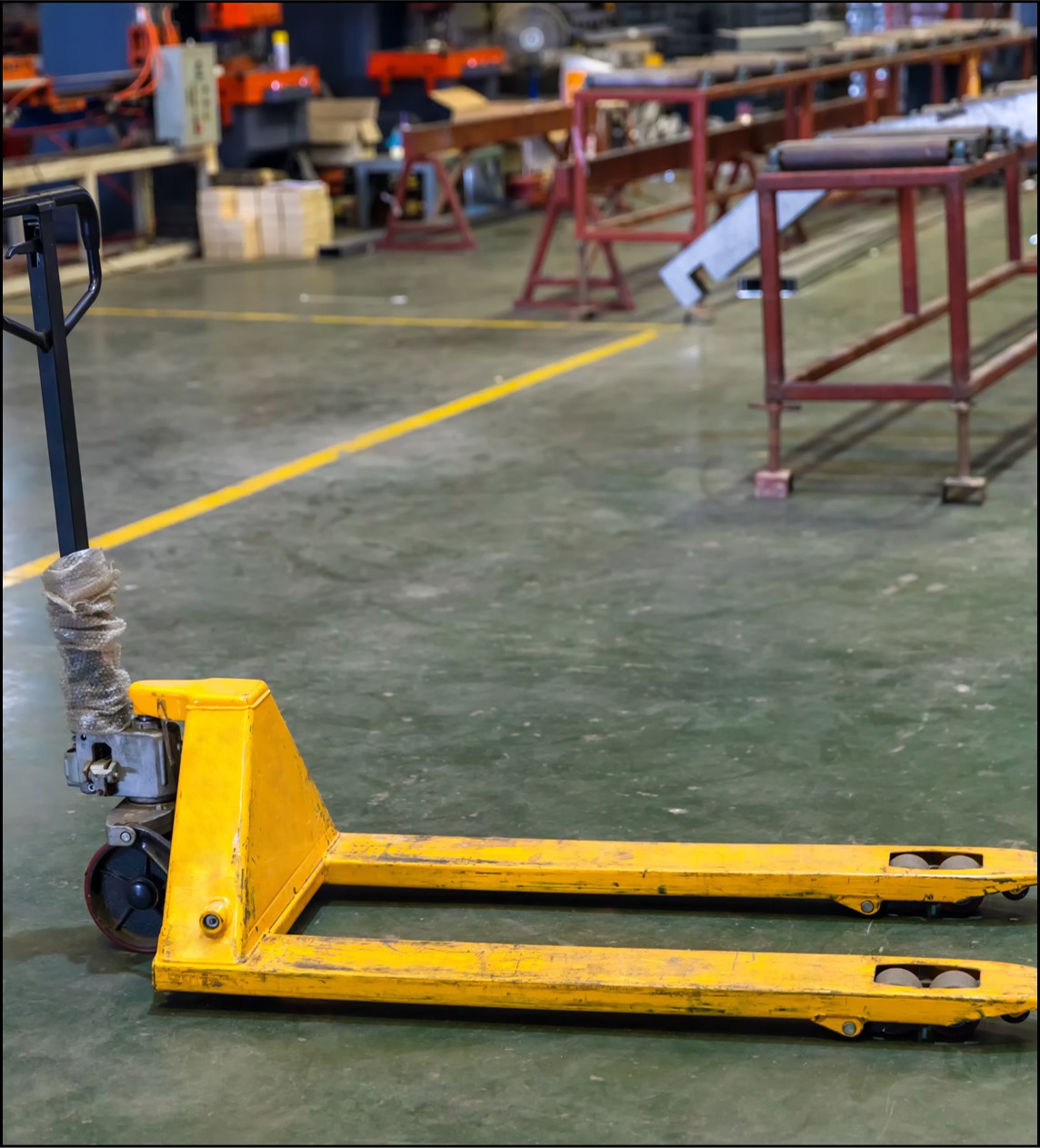 Durable pallet jack moving heavy pallets