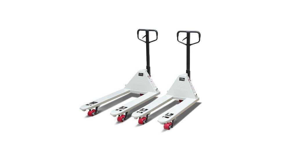 Heavy-duty Hangcha manual pallet truck with 2500kg load capacity, built for reliable daily use in retail backrooms, factories, and logistics operations.